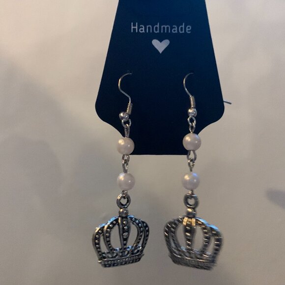 Creation Earrings - Crown antique Silver tone / peal beads Earrings - Picture 3 of 7